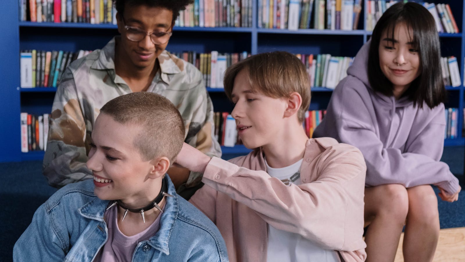 Teenager Outfits 2025 – Trends, die Jugendliche prägen